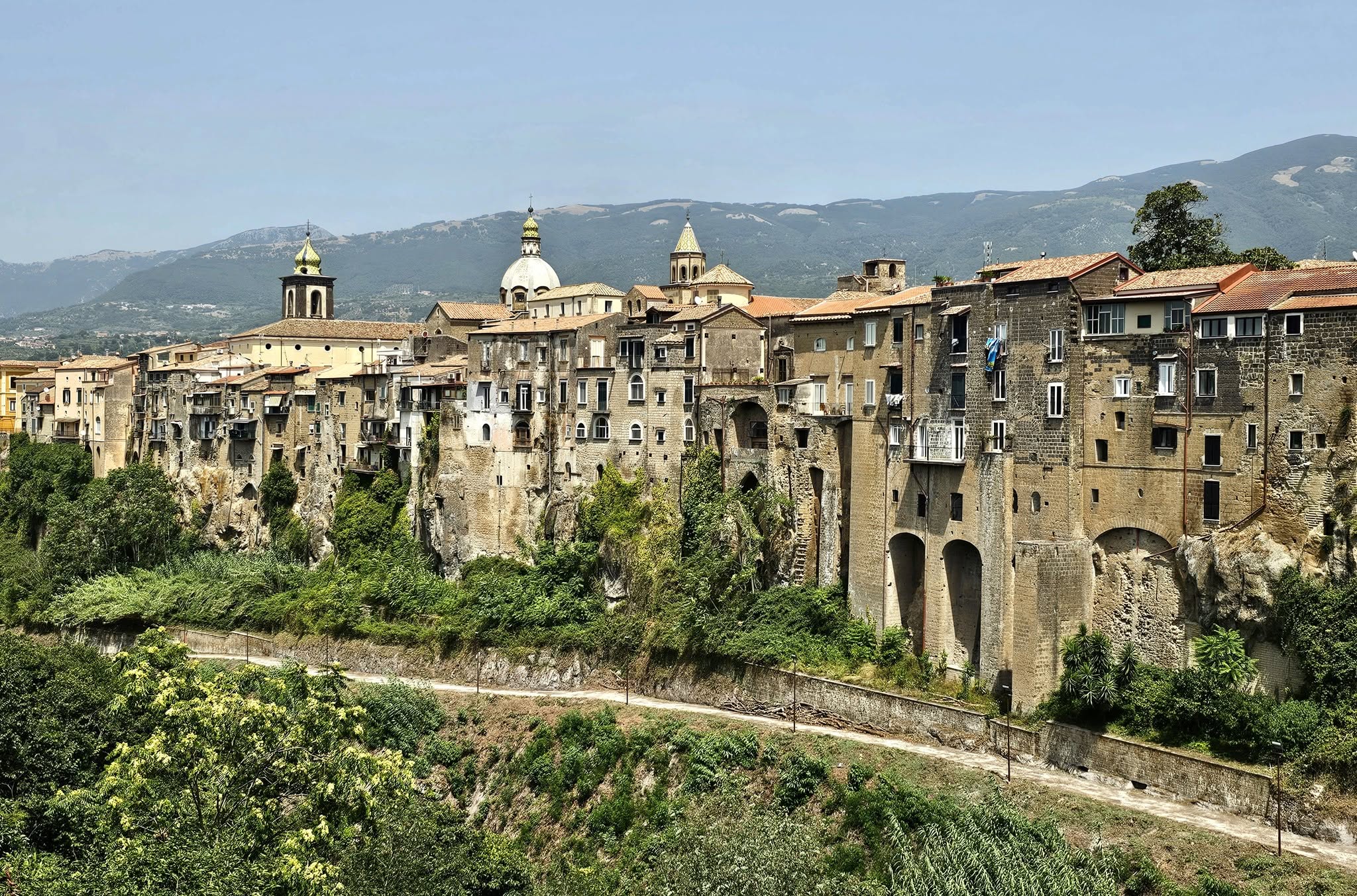 Il borgo sospeso sul tufo